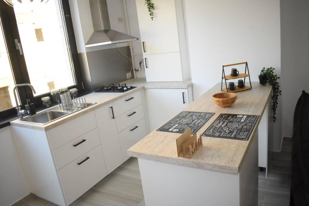 Apartment By The Lake With A View Mamaia Eksteriør billede
