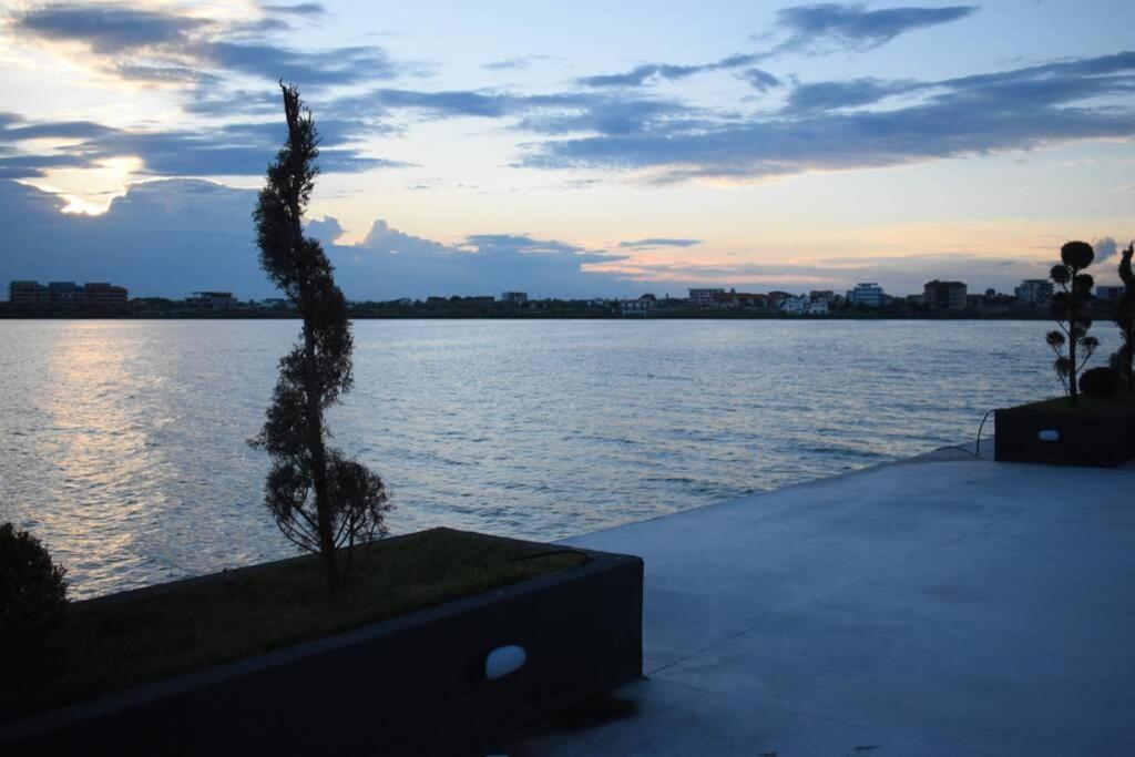 Apartment By The Lake With A View Mamaia Eksteriør billede